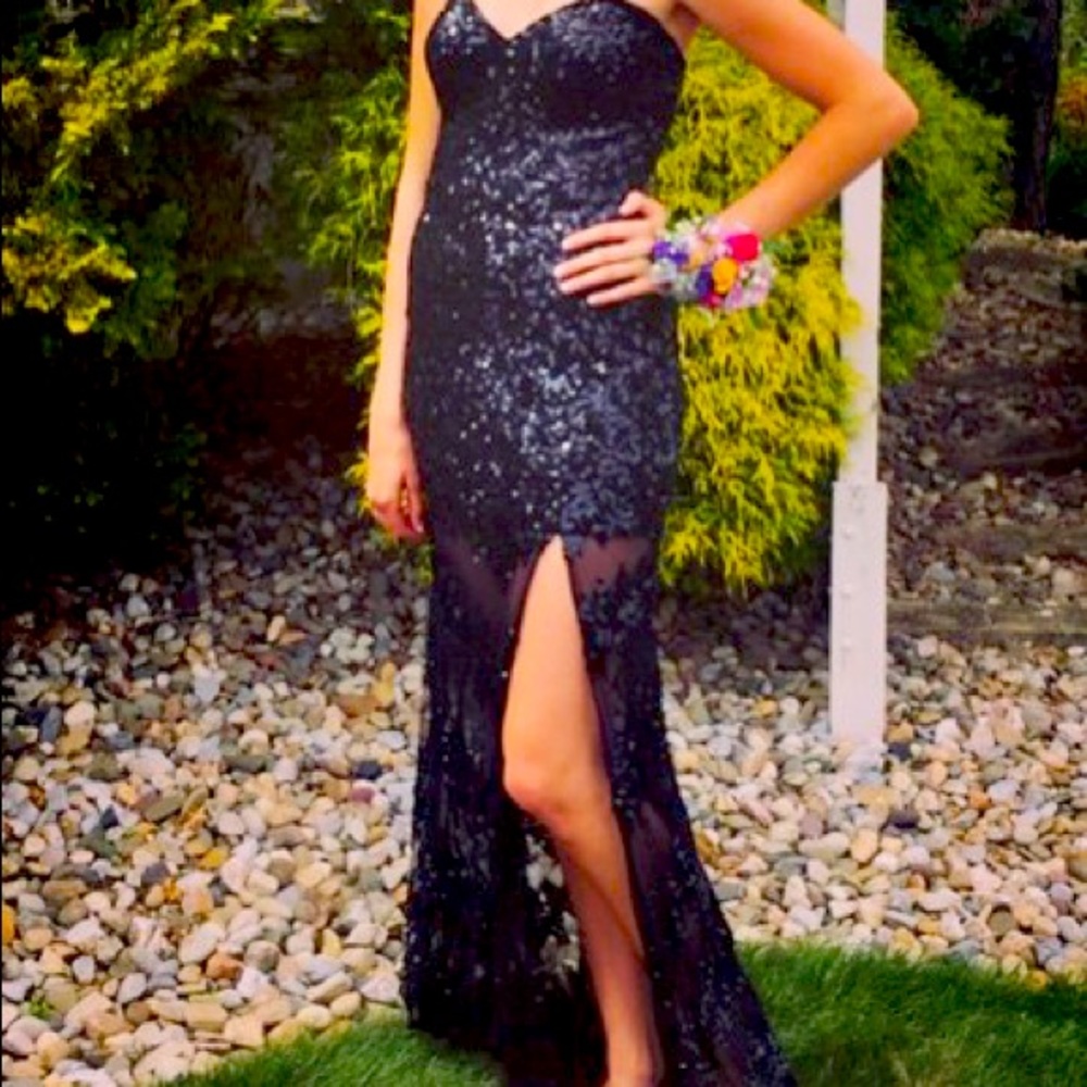 Black formal gown. Size 4